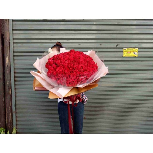 100 Red Roses Bouquet